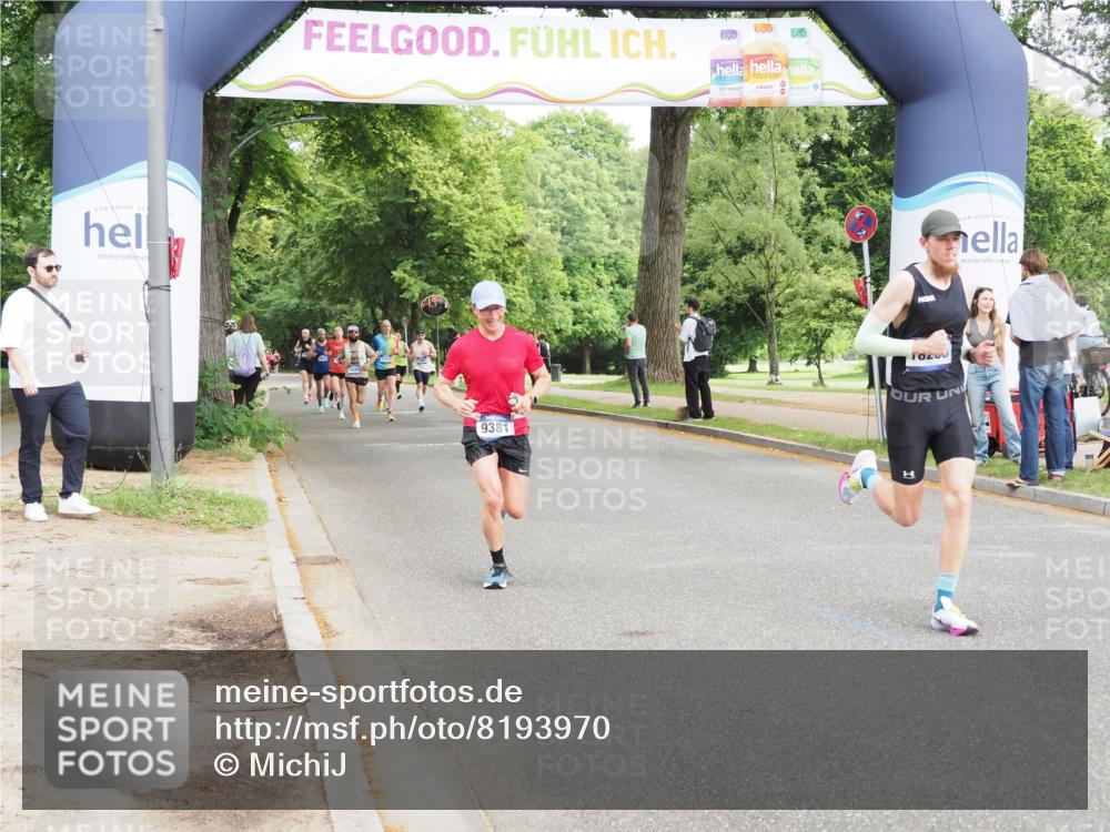 29.06.2025 - hella hamburg halbmarathon MichiJ http://msf.ph/oto/8193970 29.06.2025 10:20:15 Zwischen KM18-KM19 7055, 9381, 18235 meine-sportfotos.de