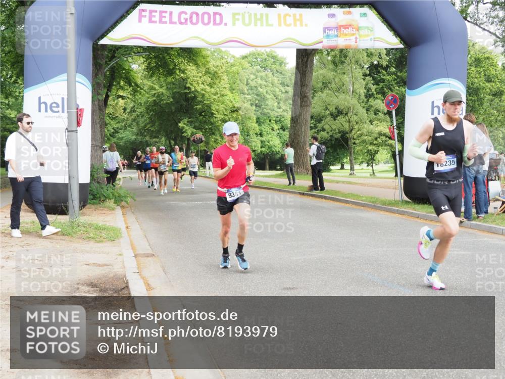 29.06.2025 - hella hamburg halbmarathon MichiJ http://msf.ph/oto/8193979 29.06.2025 10:20:15 Zwischen KM18-KM19 7055, 9381, 18235 meine-sportfotos.de