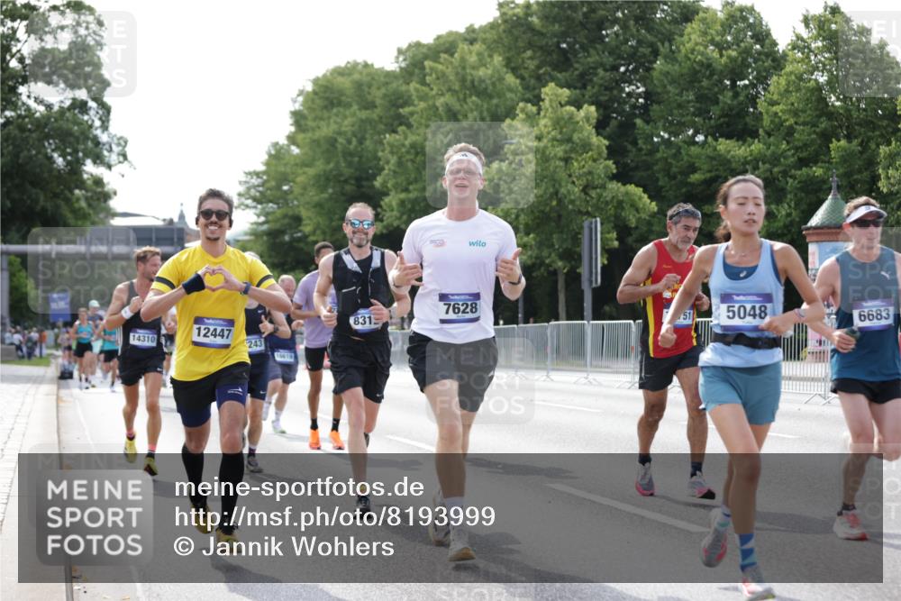 29.06.2025 - hella hamburg halbmarathon Jannik Wohlers http://msf.ph/oto/8193999 29.06.2025 09:46:14 Lombardsbrücke 1344, 1889, 2243, 4477, 4944, 5048, 5152, 6683, 7628, 8312, 8784, 10298, 10927, 10929, 11230, 11304, 11661, 12447, 12987, 13961, 14310, 14450, 15902, 16065, 16140, 16243, 16505, 16619, 16811, 16957, 17751, 18277, 18422 meine-sportfotos.de