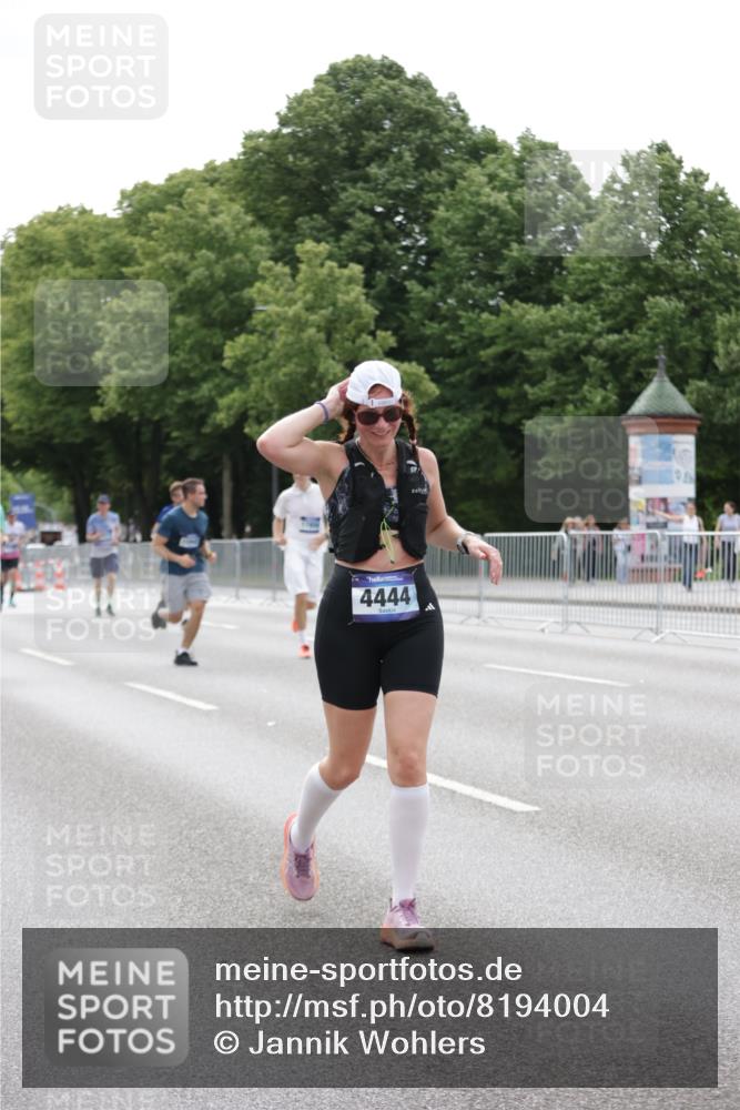 29.06.2025 - hella hamburg halbmarathon Jannik Wohlers http://msf.ph/oto/8194004 29.06.2025 10:24:29 Lombardsbrücke 1740, 2108, 2249, 3099, 4008, 4010, 4444, 5126, 9573, 11400, 11816, 11817, 14898, 15124, 15942, 17185, 17535, 17954, 18194, 18198 meine-sportfotos.de