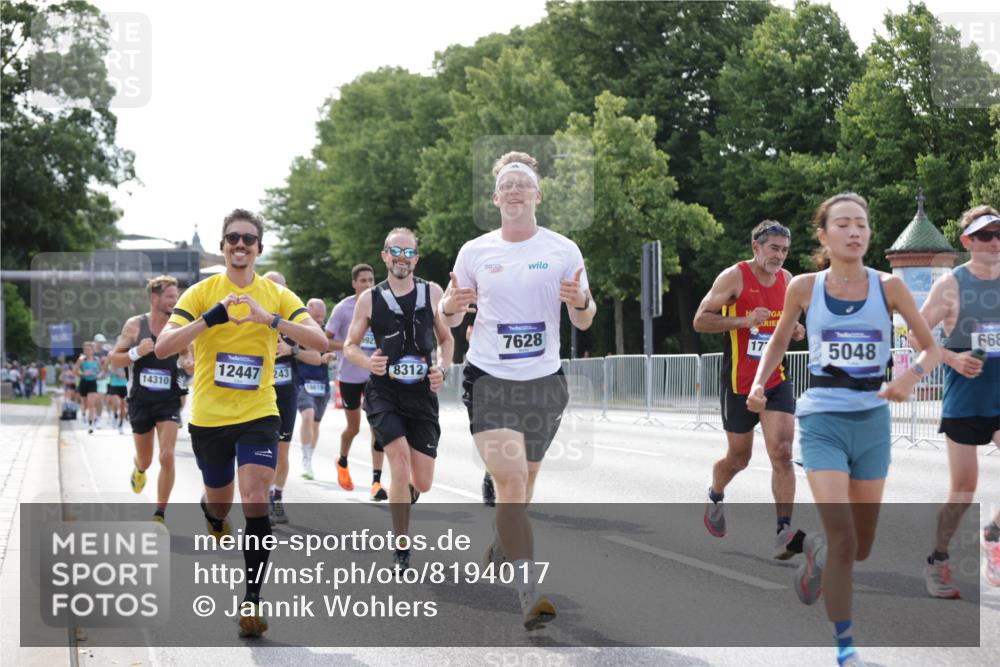 29.06.2025 - hella hamburg halbmarathon Jannik Wohlers http://msf.ph/oto/8194017 29.06.2025 09:46:14 Lombardsbrücke 1344, 1889, 2243, 4477, 4944, 5048, 5152, 6683, 7628, 8312, 8784, 10298, 10927, 10929, 11230, 11304, 11661, 12447, 12987, 13961, 14310, 14450, 15902, 16065, 16140, 16243, 16505, 16619, 16811, 16957, 17751, 18277, 18422 meine-sportfotos.de