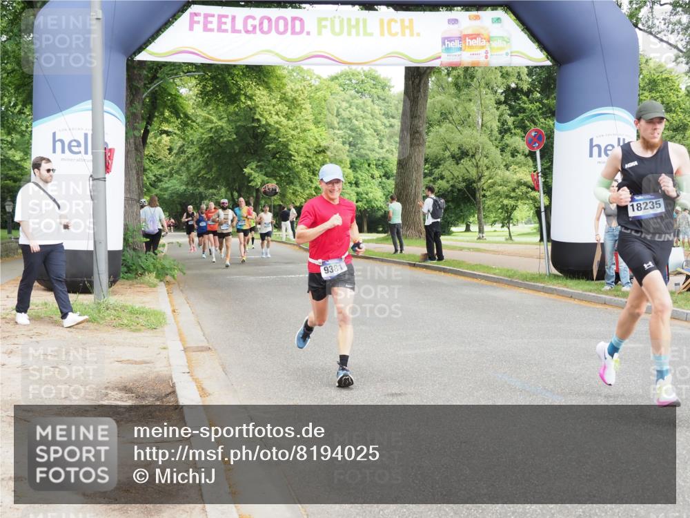 29.06.2025 - hella hamburg halbmarathon MichiJ http://msf.ph/oto/8194025 29.06.2025 10:20:15 Zwischen KM18-KM19 7055, 9381, 18235 meine-sportfotos.de