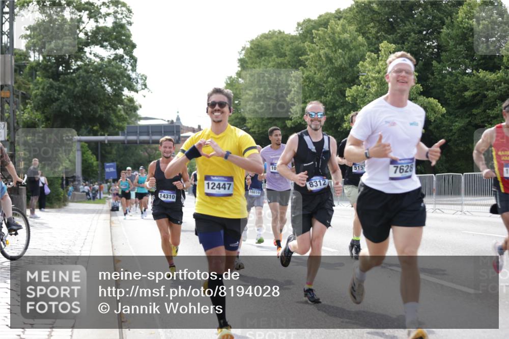 29.06.2025 - hella hamburg halbmarathon Jannik Wohlers http://msf.ph/oto/8194028 29.06.2025 09:46:14 Lombardsbrücke 1344, 1889, 2243, 4477, 4944, 5048, 5152, 6683, 7628, 8312, 8784, 10298, 10927, 10929, 11230, 11304, 11661, 12447, 12987, 13961, 14310, 14450, 15902, 16065, 16140, 16243, 16505, 16619, 16811, 16957, 17751, 18277, 18422 meine-sportfotos.de