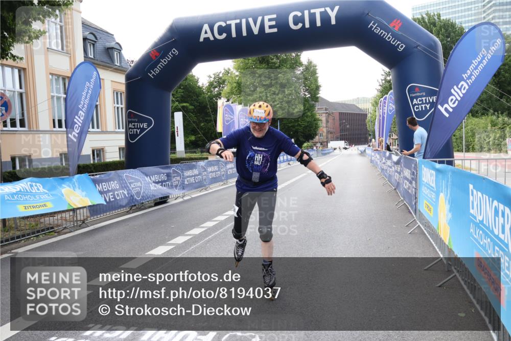 29.06.2025 - hella hamburg halbmarathon Strokosch-Dieckow http://msf.ph/oto/8194037 29.06.2025 09:36:56 Ziel 20094 meine-sportfotos.de