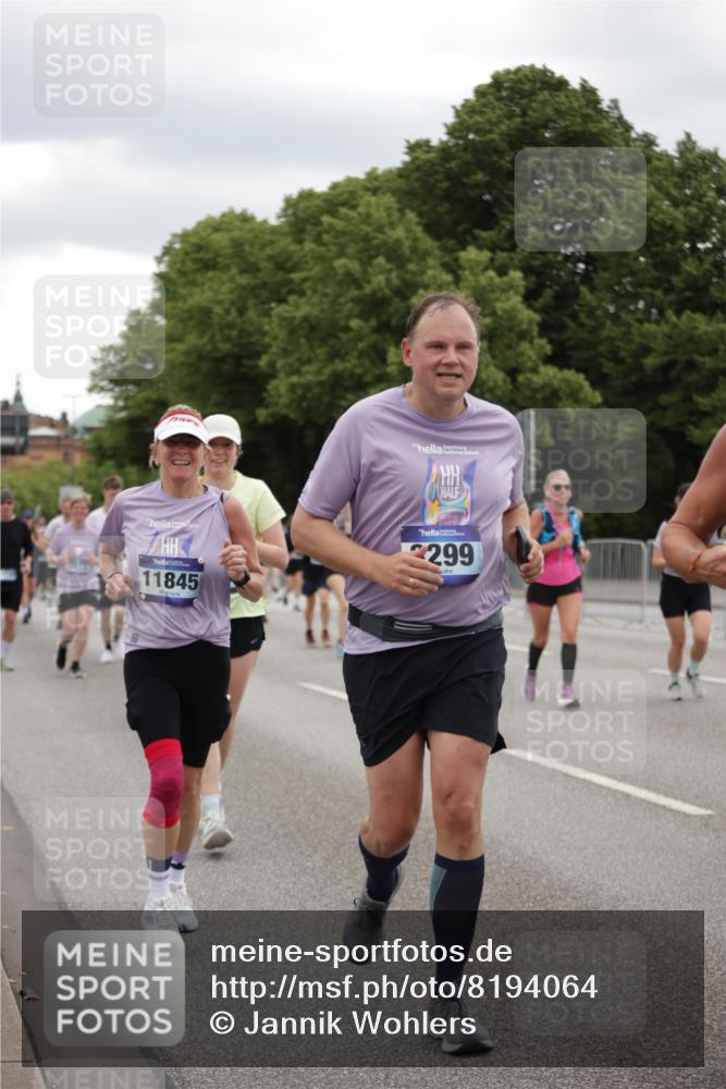 29.06.2025 - hella hamburg halbmarathon Jannik Wohlers http://msf.ph/oto/8194064 29.06.2025 11:13:46 Lombardsbrücke 1454, 1756, 2465, 3299, 3318, 3368, 3587, 3588, 3655, 3682, 3683, 3972, 4126, 4753, 5153, 5502, 5679, 5772, 5972, 6420, 6445, 7151, 7388, 7500, 7639, 7906, 8659, 9578, 9825, 9841, 10273, 10612, 10753, 11090, 11312, 11480, 11549, 11746, 11845, 12300, 12667, 12738, 13084, 13278, 13639, 13718, 13815, 14490, 14568, 15003, 15005, 15653, 16044, 17399, 17479, 17624 meine-sportfotos.de