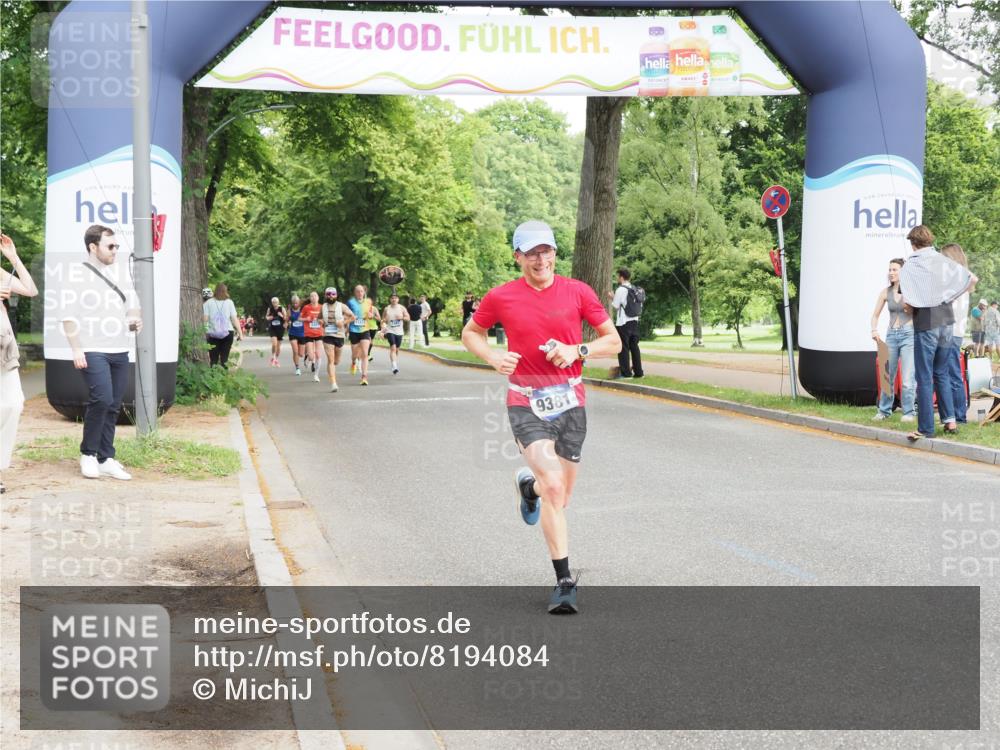 29.06.2025 - hella hamburg halbmarathon MichiJ http://msf.ph/oto/8194084 29.06.2025 10:20:15 Zwischen KM18-KM19 7055, 9381, 18235 meine-sportfotos.de