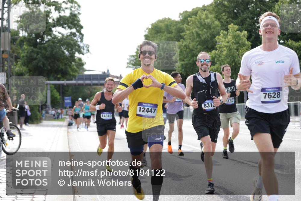 29.06.2025 - hella hamburg halbmarathon Jannik Wohlers http://msf.ph/oto/8194122 29.06.2025 09:46:15 Lombardsbrücke 1344, 1889, 2243, 4477, 4944, 5048, 5152, 6683, 7628, 8312, 10298, 10927, 10929, 11230, 11304, 11661, 12447, 12899, 12987, 13961, 14310, 14450, 15902, 16243, 16505, 16619, 16811, 16957, 17751, 18026, 18277, 18422 meine-sportfotos.de