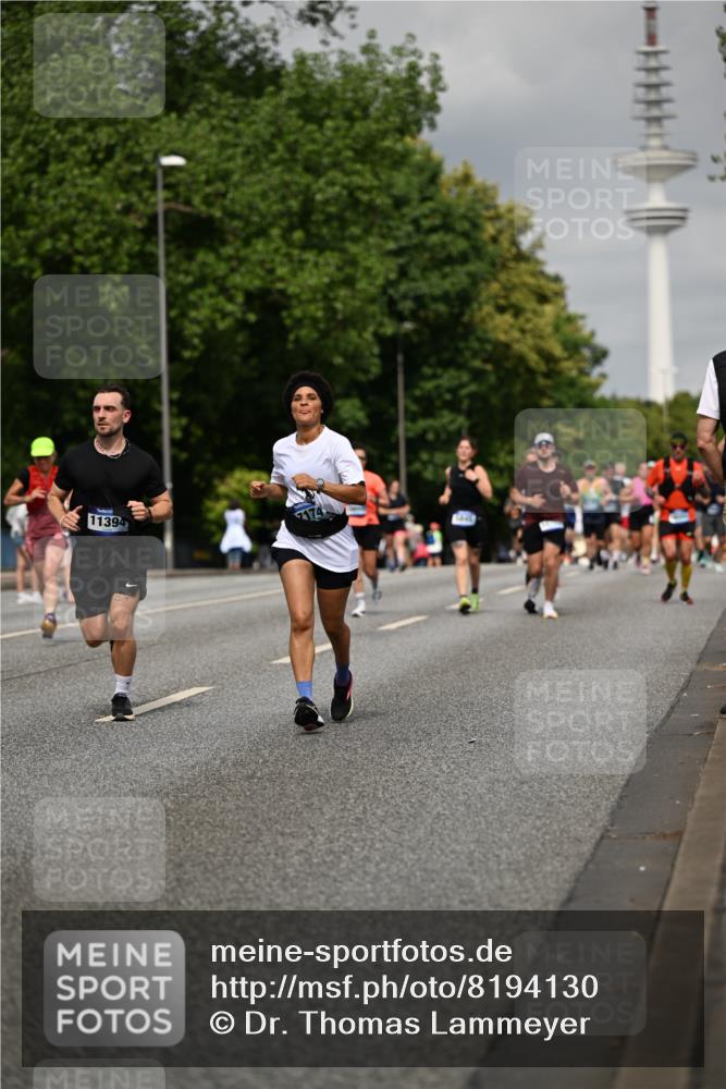 29.06.2025 - hella hamburg halbmarathon Dr. Thomas Lammeyer http://msf.ph/oto/8194130 29.06.2025 10:11:20 Kennedybrücke 4502, 5287, 5807, 5845, 5926, 6517, 7503, 10283, 10700, 10703, 11114, 11394 meine-sportfotos.de