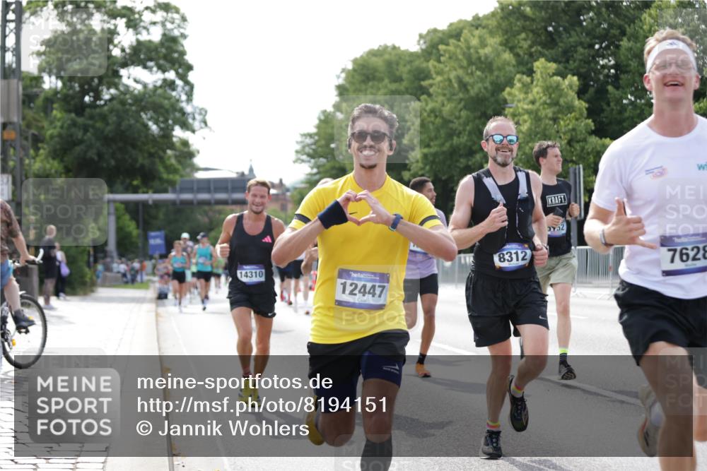 29.06.2025 - hella hamburg halbmarathon Jannik Wohlers http://msf.ph/oto/8194151 29.06.2025 09:46:15 Lombardsbrücke 1344, 1889, 2243, 4477, 4944, 5048, 5152, 6683, 7628, 8312, 10298, 10927, 10929, 11230, 11304, 11661, 12447, 12899, 12987, 13961, 14310, 14450, 15902, 16243, 16505, 16619, 16811, 16957, 17751, 18026, 18277, 18422 meine-sportfotos.de