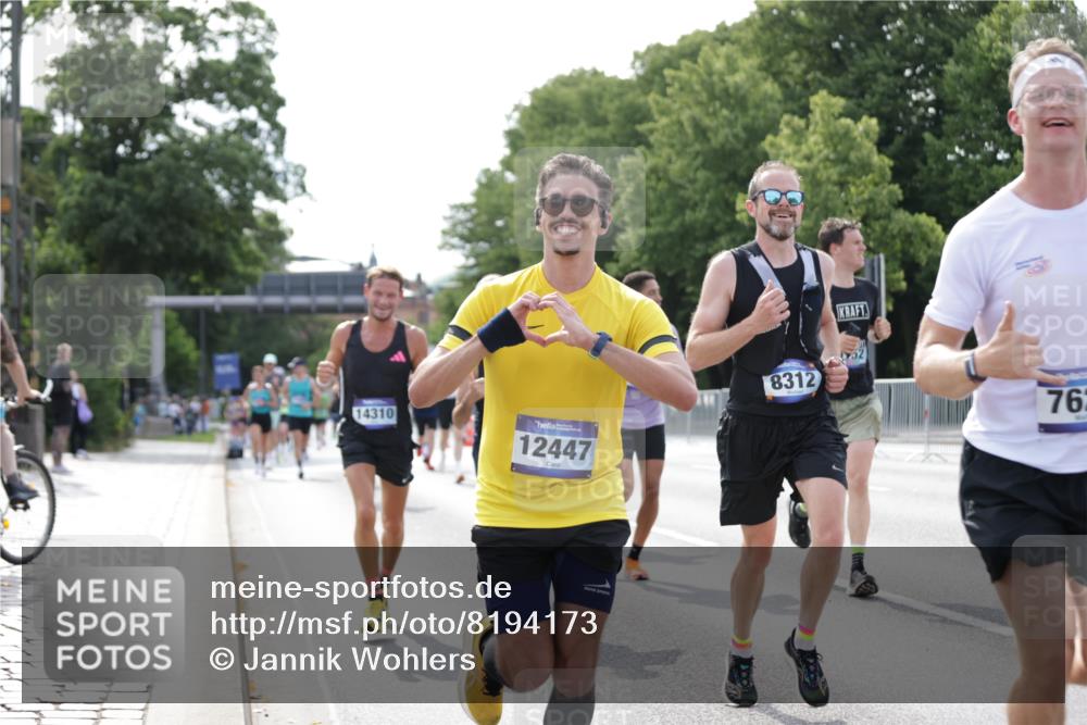 29.06.2025 - hella hamburg halbmarathon Jannik Wohlers http://msf.ph/oto/8194173 29.06.2025 09:46:15 Lombardsbrücke 1344, 1889, 2243, 4477, 4944, 5048, 5152, 6683, 7628, 8312, 10298, 10927, 10929, 11230, 11304, 11661, 12447, 12899, 12987, 13961, 14310, 14450, 15902, 16243, 16505, 16619, 16811, 16957, 17751, 18026, 18277, 18422 meine-sportfotos.de