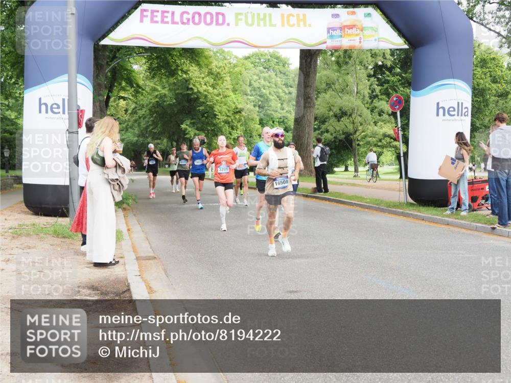 29.06.2025 - hella hamburg halbmarathon MichiJ http://msf.ph/oto/8194222 29.06.2025 10:20:19 Zwischen KM18-KM19 3201, 7055, 9381, 16508, 18235 meine-sportfotos.de