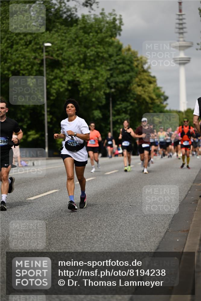 29.06.2025 - hella hamburg halbmarathon Dr. Thomas Lammeyer http://msf.ph/oto/8194238 29.06.2025 10:11:21 Kennedybrücke 4502, 5287, 5807, 5845, 5926, 6517, 7503, 8585, 10283, 10700, 10703, 11114, 11394 meine-sportfotos.de