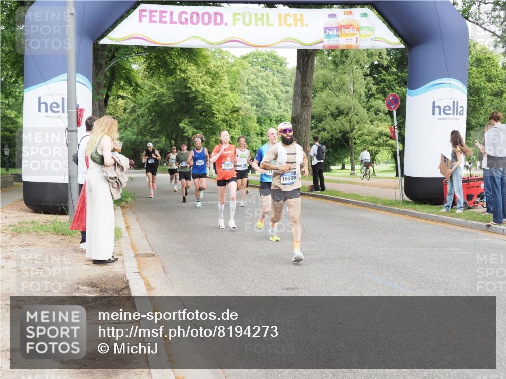 29.06.2025 - hella hamburg halbmarathon MichiJ http://msf.ph/oto/8194273 29.06.2025 10:20:19 Zwischen KM18-KM19 3201, 7055, 9381, 16508, 18235 meine-sportfotos.de