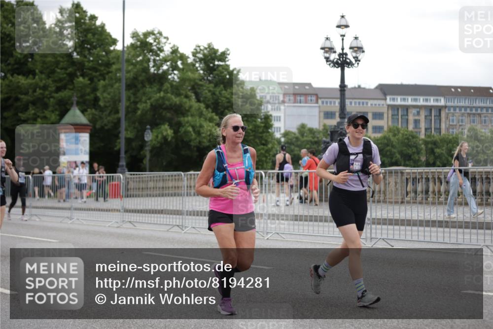 29.06.2025 - hella hamburg halbmarathon Jannik Wohlers http://msf.ph/oto/8194281 29.06.2025 11:13:49 Lombardsbrücke 1454, 1756, 2117, 2465, 2493, 3299, 3318, 3368, 3587, 3588, 3655, 3682, 3683, 3972, 4126, 4753, 5153, 5502, 5679, 5772, 5972, 6420, 6445, 7151, 7388, 7500, 7639, 8659, 8832, 8880, 9578, 9825, 9841, 10273, 10457, 10753, 11090, 11312, 11480, 11549, 11746, 11845, 12300, 12667, 12749, 13084, 13278, 13639, 13718, 13815, 14490, 14568, 15653, 16044, 17399, 17479, 17624 meine-sportfotos.de