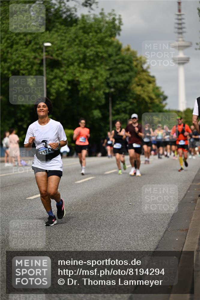 29.06.2025 - hella hamburg halbmarathon Dr. Thomas Lammeyer http://msf.ph/oto/8194294 29.06.2025 10:11:21 Kennedybrücke 4502, 5287, 5807, 5845, 5926, 6517, 7503, 8585, 10283, 10700, 10703, 11114, 11394 meine-sportfotos.de