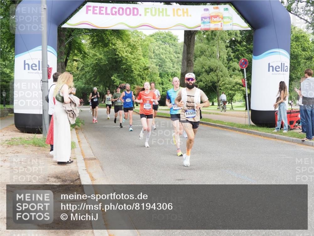 29.06.2025 - hella hamburg halbmarathon MichiJ http://msf.ph/oto/8194306 29.06.2025 10:20:19 Zwischen KM18-KM19 3201, 7055, 9381, 16508, 18235 meine-sportfotos.de