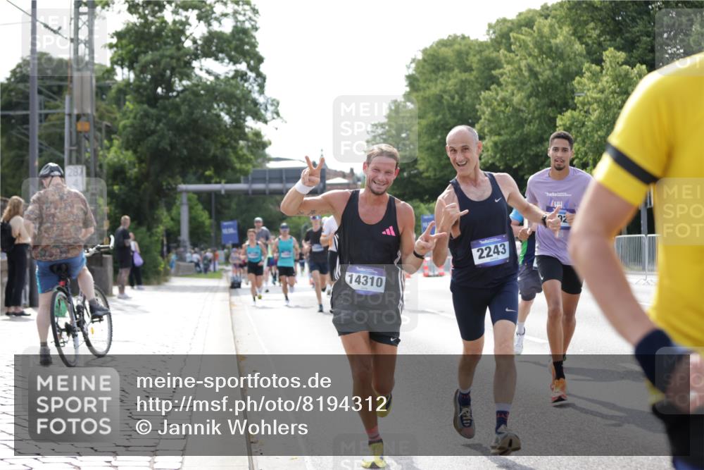 29.06.2025 - hella hamburg halbmarathon Jannik Wohlers http://msf.ph/oto/8194312 29.06.2025 09:46:16 Lombardsbrücke 1344, 1889, 2243, 4477, 4944, 5048, 5152, 6683, 7628, 8312, 10298, 10927, 10929, 11230, 11304, 11661, 12447, 12899, 12987, 13493, 13494, 13961, 14310, 14450, 15902, 16243, 16505, 16619, 16811, 16957, 17137, 17751, 18026, 18277, 18422, 18824 meine-sportfotos.de