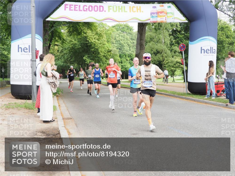 29.06.2025 - hella hamburg halbmarathon MichiJ http://msf.ph/oto/8194320 29.06.2025 10:20:20 Zwischen KM18-KM19 3201, 7481, 9381, 10017, 11413, 16508, 18235 meine-sportfotos.de