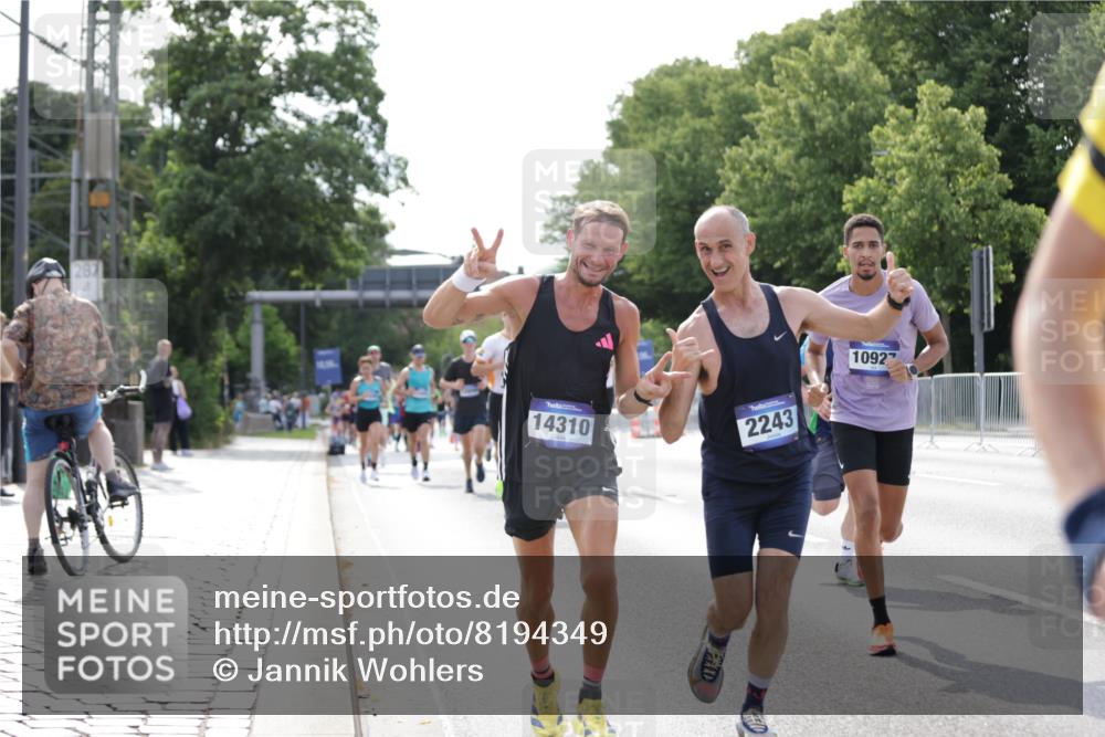 29.06.2025 - hella hamburg halbmarathon Jannik Wohlers http://msf.ph/oto/8194349 29.06.2025 09:46:16 Lombardsbrücke 1344, 1889, 2243, 4477, 4944, 5048, 5152, 6683, 7628, 8312, 10298, 10927, 10929, 11230, 11304, 11661, 12447, 12899, 12987, 13493, 13494, 13961, 14310, 14450, 15902, 16243, 16505, 16619, 16811, 16957, 17137, 17751, 18026, 18277, 18422, 18824 meine-sportfotos.de