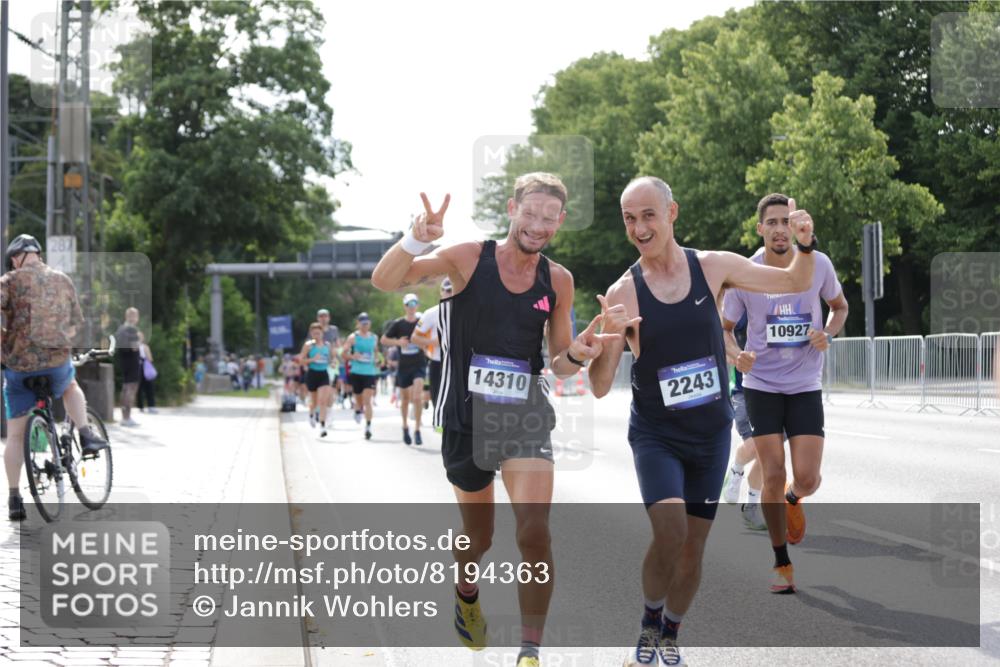 29.06.2025 - hella hamburg halbmarathon Jannik Wohlers http://msf.ph/oto/8194363 29.06.2025 09:46:16 Lombardsbrücke 1344, 1889, 2243, 4477, 4944, 5048, 5152, 6683, 7628, 8312, 10298, 10927, 10929, 11230, 11304, 11661, 12447, 12899, 12987, 13493, 13494, 13961, 14310, 14450, 15902, 16243, 16505, 16619, 16811, 16957, 17137, 17751, 18026, 18277, 18422, 18824 meine-sportfotos.de