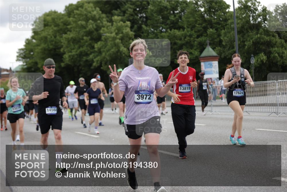 29.06.2025 - hella hamburg halbmarathon Jannik Wohlers http://msf.ph/oto/8194380 29.06.2025 11:13:51 Lombardsbrücke 1454, 1756, 1757, 2117, 2465, 2493, 3299, 3318, 3587, 3588, 3655, 3682, 3683, 3972, 4126, 4753, 5153, 5502, 5679, 5972, 6420, 6445, 6558, 7388, 7492, 7500, 7639, 8524, 8659, 8832, 8880, 9578, 9726, 9825, 9841, 10185, 10273, 10457, 10753, 11090, 11312, 11480, 11549, 11746, 11845, 12300, 12612, 12749, 13084, 13278, 13639, 13718, 13815, 14490, 14568, 15653, 16044, 17399, 17479, 17624 meine-sportfotos.de