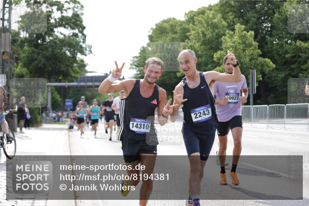 29.06.2025 - hella hamburg halbmarathon Jannik Wohlers http://msf.ph/oto/8194381 29.06.2025 09:46:16 Lombardsbrücke 1344, 1889, 2243, 4477, 4944, 5048, 5152, 6683, 7628, 8312, 10298, 10927, 10929, 11230, 11304, 11661, 12447, 12899, 12987, 13493, 13494, 13961, 14310, 14450, 15902, 16243, 16505, 16619, 16811, 16957, 17137, 17751, 18026, 18277, 18422, 18824 meine-sportfotos.de