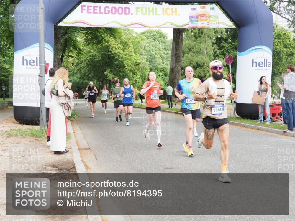 29.06.2025 - hella hamburg halbmarathon MichiJ http://msf.ph/oto/8194395 29.06.2025 10:20:20 Zwischen KM18-KM19 3201, 7481, 9381, 10017, 11413, 16508, 18235 meine-sportfotos.de