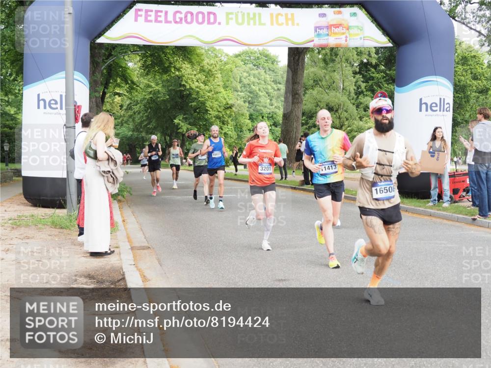 29.06.2025 - hella hamburg halbmarathon MichiJ http://msf.ph/oto/8194424 29.06.2025 10:20:20 Zwischen KM18-KM19 3201, 7481, 9381, 10017, 11413, 16508, 18235 meine-sportfotos.de