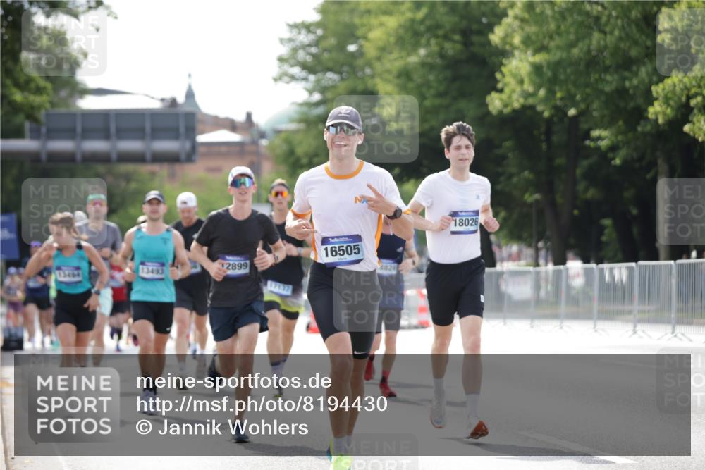 29.06.2025 - hella hamburg halbmarathon Jannik Wohlers http://msf.ph/oto/8194430 29.06.2025 09:46:18 Lombardsbrücke 1344, 1889, 2243, 4477, 4944, 5048, 5152, 6683, 7466, 7628, 8312, 10298, 10477, 10927, 11304, 11661, 12447, 12899, 12987, 13199, 13493, 13494, 13961, 14310, 14450, 15902, 16243, 16505, 16619, 16811, 16957, 17137, 17751, 18026, 18277, 18600, 18824 meine-sportfotos.de