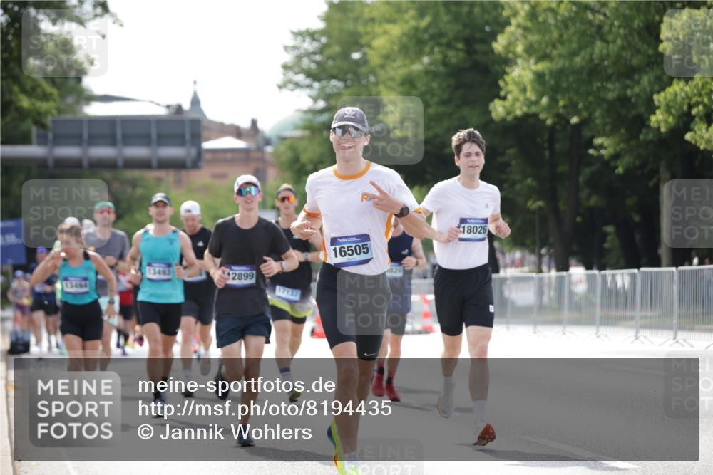 29.06.2025 - hella hamburg halbmarathon Jannik Wohlers http://msf.ph/oto/8194435 29.06.2025 09:46:18 Lombardsbrücke 1344, 1889, 2243, 4477, 4944, 5048, 5152, 6683, 7466, 7628, 8312, 10298, 10477, 10927, 11304, 11661, 12447, 12899, 12987, 13199, 13493, 13494, 13961, 14310, 14450, 15902, 16243, 16505, 16619, 16811, 16957, 17137, 17751, 18026, 18277, 18600, 18824 meine-sportfotos.de