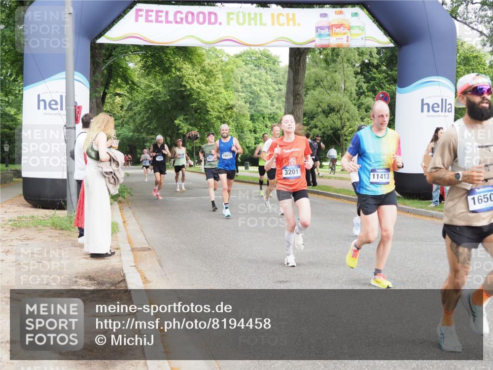 29.06.2025 - hella hamburg halbmarathon MichiJ http://msf.ph/oto/8194458 29.06.2025 10:20:20 Zwischen KM18-KM19 3201, 7481, 9381, 10017, 11413, 16508, 18235 meine-sportfotos.de