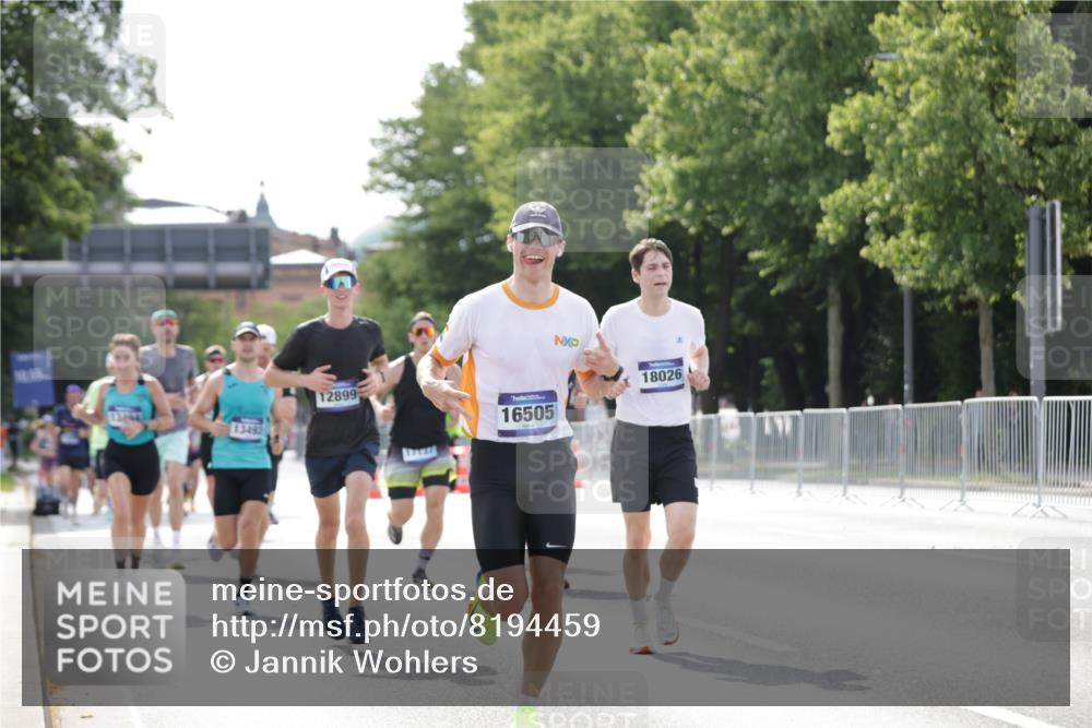 29.06.2025 - hella hamburg halbmarathon Jannik Wohlers http://msf.ph/oto/8194459 29.06.2025 09:46:18 Lombardsbrücke 1344, 1889, 2243, 4477, 4944, 5048, 5152, 6683, 7466, 7628, 8312, 10298, 10477, 10927, 11304, 11661, 12447, 12899, 12987, 13199, 13493, 13494, 13961, 14310, 14450, 15902, 16243, 16505, 16619, 16811, 16957, 17137, 17751, 18026, 18277, 18600, 18824 meine-sportfotos.de