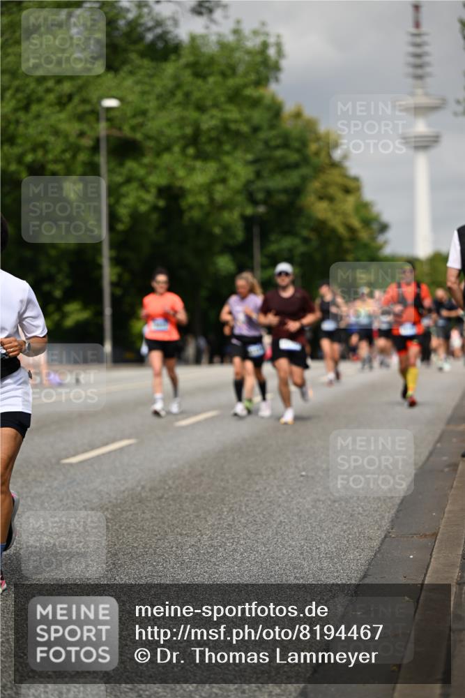 29.06.2025 - hella hamburg halbmarathon Dr. Thomas Lammeyer http://msf.ph/oto/8194467 29.06.2025 10:11:22 Kennedybrücke 4262, 4502, 5287, 5807, 5845, 5926, 6517, 6833, 7503, 8585, 10283, 10700, 10703, 11114, 11394 meine-sportfotos.de