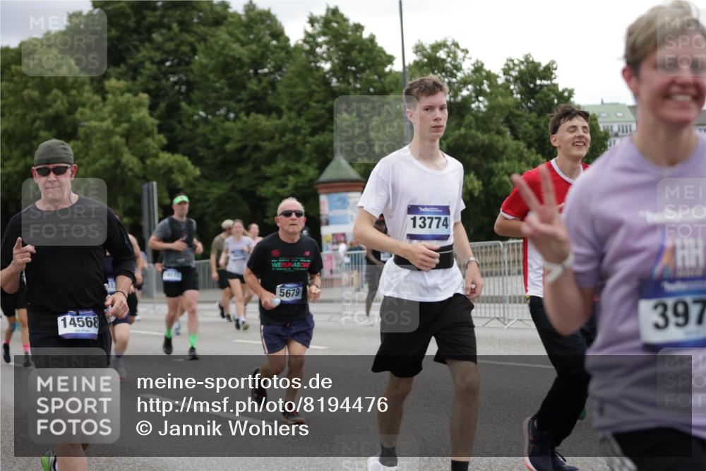 29.06.2025 - hella hamburg halbmarathon Jannik Wohlers http://msf.ph/oto/8194476 29.06.2025 11:13:52 Lombardsbrücke 1454, 1756, 1757, 2117, 2465, 2493, 3299, 3587, 3588, 3655, 3682, 3683, 3784, 3972, 4126, 4753, 5153, 5502, 5679, 5972, 6420, 6445, 6558, 7492, 7500, 7639, 7814, 8524, 8659, 8832, 8880, 9578, 9726, 9825, 9841, 10185, 10273, 10457, 11090, 11312, 11480, 11549, 11746, 11845, 12300, 12612, 12749, 13278, 13639, 13718, 13815, 13977, 14490, 14568, 15653, 16044, 17399, 17479, 17624 meine-sportfotos.de