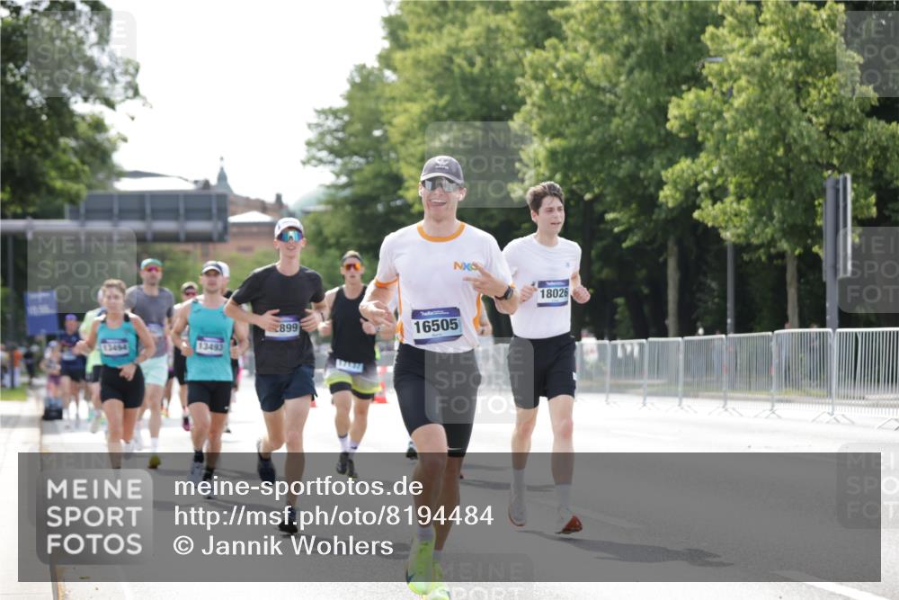 29.06.2025 - hella hamburg halbmarathon Jannik Wohlers http://msf.ph/oto/8194484 29.06.2025 09:46:18 Lombardsbrücke 1344, 1889, 2243, 4477, 4944, 5048, 5152, 6683, 7466, 7628, 8312, 10298, 10477, 10927, 11304, 11661, 12447, 12899, 12987, 13199, 13493, 13494, 13961, 14310, 14450, 15902, 16243, 16505, 16619, 16811, 16957, 17137, 17751, 18026, 18277, 18600, 18824 meine-sportfotos.de