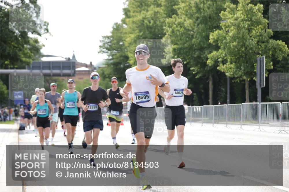 29.06.2025 - hella hamburg halbmarathon Jannik Wohlers http://msf.ph/oto/8194503 29.06.2025 09:46:18 Lombardsbrücke 1344, 1889, 2243, 4477, 4944, 5048, 5152, 6683, 7466, 7628, 8312, 10298, 10477, 10927, 11304, 11661, 12447, 12899, 12987, 13199, 13493, 13494, 13961, 14310, 14450, 15902, 16243, 16505, 16619, 16811, 16957, 17137, 17751, 18026, 18277, 18600, 18824 meine-sportfotos.de