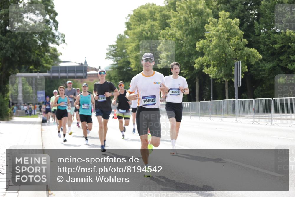 29.06.2025 - hella hamburg halbmarathon Jannik Wohlers http://msf.ph/oto/8194542 29.06.2025 09:46:19 Lombardsbrücke 1344, 1889, 2243, 4477, 4944, 5048, 5152, 6683, 7466, 7622, 7628, 8312, 10477, 10927, 11304, 11661, 12447, 12899, 13199, 13493, 13494, 13961, 14310, 14450, 15902, 16243, 16505, 16619, 16811, 16957, 17137, 17751, 18026, 18277, 18600, 18824 meine-sportfotos.de