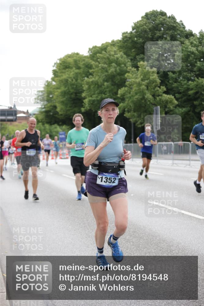 29.06.2025 - hella hamburg halbmarathon Jannik Wohlers http://msf.ph/oto/8194548 29.06.2025 10:24:31 Lombardsbrücke 1740, 2108, 2249, 4008, 4010, 4444, 5126, 7778, 9573, 11400, 11816, 11817, 14898, 15124, 15153, 15942, 17185, 17535, 17954, 18194, 18198 meine-sportfotos.de