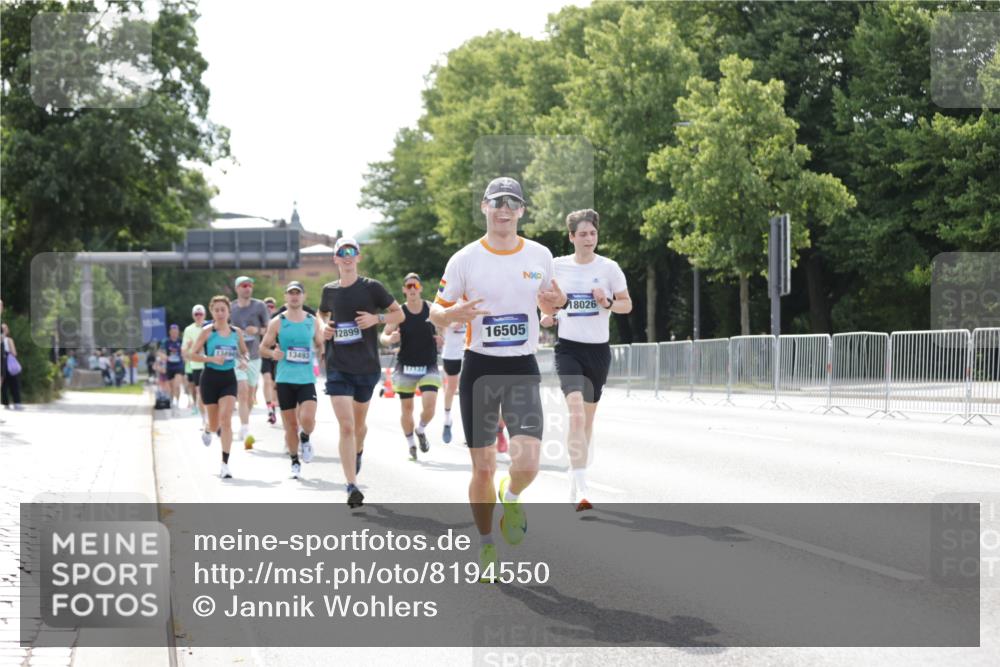 29.06.2025 - hella hamburg halbmarathon Jannik Wohlers http://msf.ph/oto/8194550 29.06.2025 09:46:19 Lombardsbrücke 1344, 1889, 2243, 4477, 4944, 5048, 5152, 6683, 7466, 7622, 7628, 8312, 10477, 10927, 11304, 11661, 12447, 12899, 13199, 13493, 13494, 13961, 14310, 14450, 15902, 16243, 16505, 16619, 16811, 16957, 17137, 17751, 18026, 18277, 18600, 18824 meine-sportfotos.de