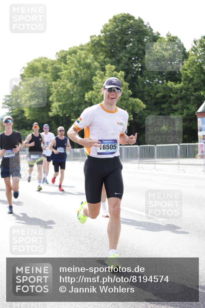 29.06.2025 - hella hamburg halbmarathon Jannik Wohlers http://msf.ph/oto/8194574 29.06.2025 09:46:20 Lombardsbrücke 1889, 2243, 4477, 4944, 5048, 5152, 5660, 6683, 7466, 7622, 7628, 8312, 10477, 10927, 11304, 11661, 12447, 12899, 13199, 13493, 13494, 13729, 13961, 14310, 14450, 15902, 16505, 16619, 16811, 16957, 17137, 17751, 18026, 18277, 18600, 18824 meine-sportfotos.de