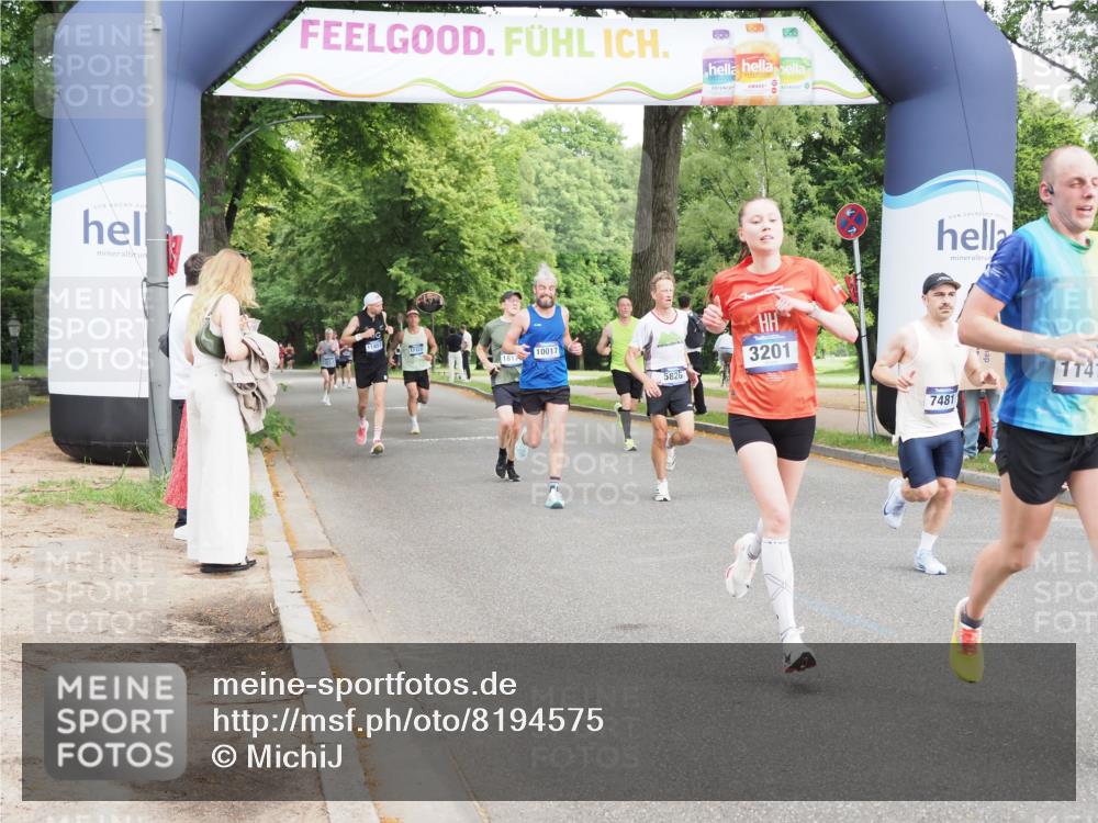 29.06.2025 - hella hamburg halbmarathon MichiJ http://msf.ph/oto/8194575 29.06.2025 10:20:21 Zwischen KM18-KM19 3201, 5826, 7481, 9381, 10017, 11413, 16508, 18235 meine-sportfotos.de