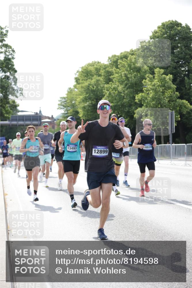 29.06.2025 - hella hamburg halbmarathon Jannik Wohlers http://msf.ph/oto/8194598 29.06.2025 09:46:21 Lombardsbrücke 1889, 2243, 4944, 5048, 5152, 5660, 6683, 7466, 7622, 7628, 8312, 10477, 10927, 11304, 11661, 12447, 12899, 13199, 13493, 13494, 13729, 14310, 14450, 15902, 16505, 16619, 16811, 16957, 17137, 17751, 18026, 18277, 18600, 18824 meine-sportfotos.de