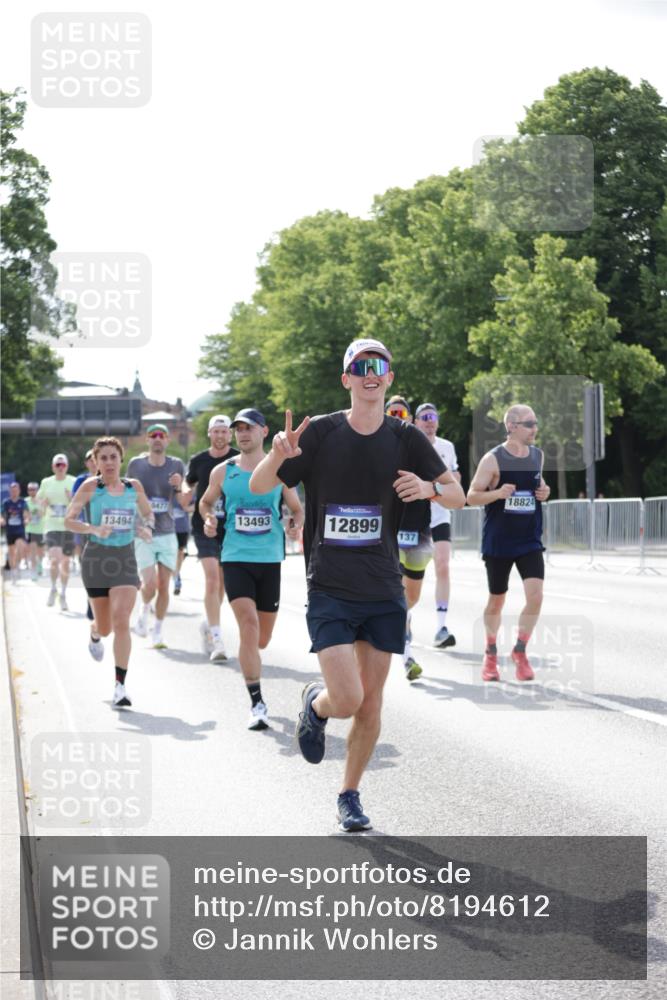 29.06.2025 - hella hamburg halbmarathon Jannik Wohlers http://msf.ph/oto/8194612 29.06.2025 09:46:21 Lombardsbrücke 1889, 2243, 4944, 5048, 5152, 5660, 6683, 7466, 7622, 7628, 8312, 10477, 10927, 11304, 11661, 12447, 12899, 13199, 13493, 13494, 13729, 14310, 14450, 15902, 16505, 16619, 16811, 16957, 17137, 17751, 18026, 18277, 18600, 18824 meine-sportfotos.de