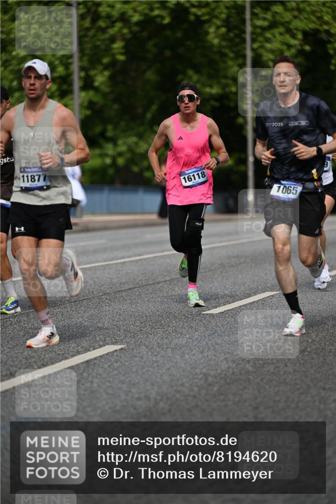 29.06.2025 - hella hamburg halbmarathon Dr. Thomas Lammeyer http://msf.ph/oto/8194620 29.06.2025 09:47:48 Kennedybrücke 1065, 2021, 2879, 3075, 3845, 3968, 4678, 7349, 8473, 8731, 9047, 10790 meine-sportfotos.de