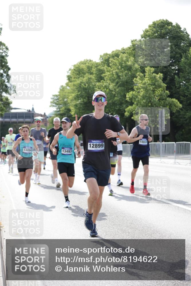 29.06.2025 - hella hamburg halbmarathon Jannik Wohlers http://msf.ph/oto/8194622 29.06.2025 09:46:21 Lombardsbrücke 1889, 2243, 4944, 5048, 5152, 5660, 6683, 7466, 7622, 7628, 8312, 10477, 10927, 11304, 11661, 12447, 12899, 13199, 13493, 13494, 13729, 14310, 14450, 15902, 16505, 16619, 16811, 16957, 17137, 17751, 18026, 18277, 18600, 18824 meine-sportfotos.de