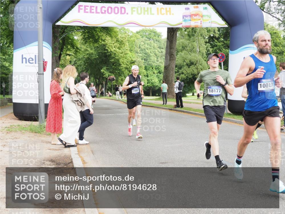 29.06.2025 - hella hamburg halbmarathon MichiJ http://msf.ph/oto/8194628 29.06.2025 10:20:23 Zwischen KM18-KM19 3201, 5826, 7481, 10017, 11413, 11857, 16508, 18177 meine-sportfotos.de