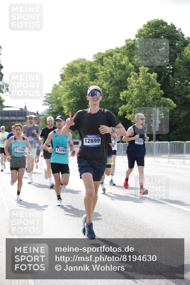 29.06.2025 - hella hamburg halbmarathon Jannik Wohlers http://msf.ph/oto/8194630 29.06.2025 09:46:21 Lombardsbrücke 1889, 2243, 4944, 5048, 5152, 5660, 6683, 7466, 7622, 7628, 8312, 10477, 10927, 11304, 11661, 12447, 12899, 13199, 13493, 13494, 13729, 14310, 14450, 15902, 16505, 16619, 16811, 16957, 17137, 17751, 18026, 18277, 18600, 18824 meine-sportfotos.de