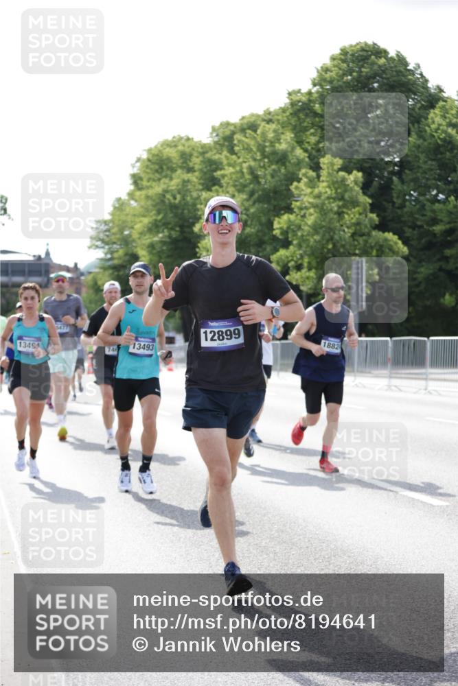 29.06.2025 - hella hamburg halbmarathon Jannik Wohlers http://msf.ph/oto/8194641 29.06.2025 09:46:21 Lombardsbrücke 1889, 2243, 4944, 5048, 5152, 5660, 6683, 7466, 7622, 7628, 8312, 10477, 10927, 11304, 11661, 12447, 12899, 13199, 13493, 13494, 13729, 14310, 14450, 15902, 16505, 16619, 16811, 16957, 17137, 17751, 18026, 18277, 18600, 18824 meine-sportfotos.de