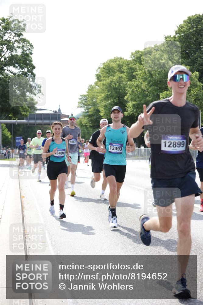 29.06.2025 - hella hamburg halbmarathon Jannik Wohlers http://msf.ph/oto/8194652 29.06.2025 09:46:21 Lombardsbrücke 1889, 2243, 4944, 5048, 5152, 5660, 6683, 7466, 7622, 7628, 8312, 10477, 10927, 11304, 11661, 12447, 12899, 13199, 13493, 13494, 13729, 14310, 14450, 15902, 16505, 16619, 16811, 16957, 17137, 17751, 18026, 18277, 18600, 18824 meine-sportfotos.de