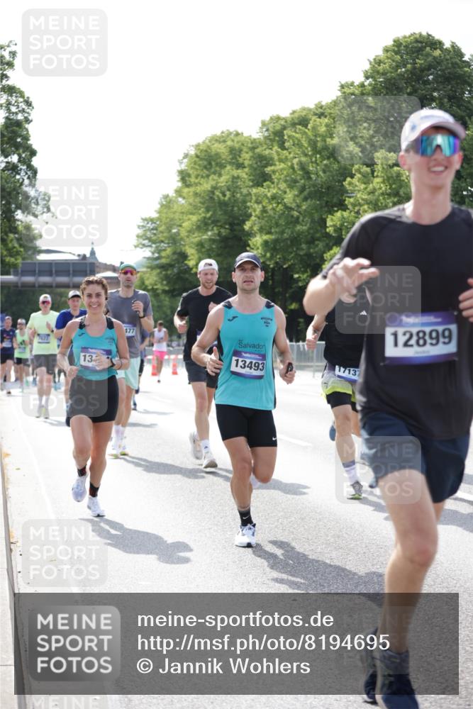 29.06.2025 - hella hamburg halbmarathon Jannik Wohlers http://msf.ph/oto/8194695 29.06.2025 09:46:21 Lombardsbrücke 1889, 2243, 4944, 5048, 5152, 5660, 6683, 7466, 7622, 7628, 8312, 10477, 10927, 11304, 11661, 12447, 12899, 13199, 13493, 13494, 13729, 14310, 14450, 15902, 16505, 16619, 16811, 16957, 17137, 17751, 18026, 18277, 18600, 18824 meine-sportfotos.de